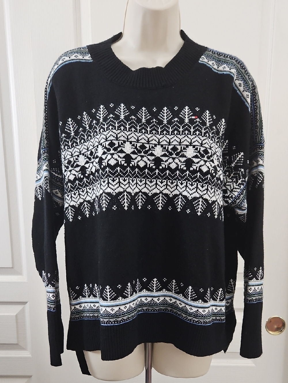 Tommy Hilfiger | Black Crewneck Sweater with White Fair Isle Pattern Size XL